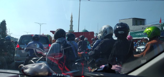 Kemacetan di Simpang 3 Manukan - Kyai Amir, Selasa (18/8/20) pagi