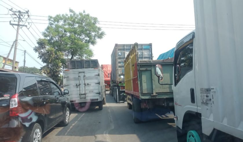 Kemacetan di Bypass Krian arah Mojokerto, Selasa (18/8/20) siang