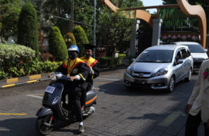 UWKS Gelar Wisuda Drive Thru