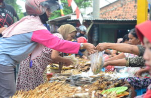 Hari Libur, Pemburu Ikan Asap Meningkat