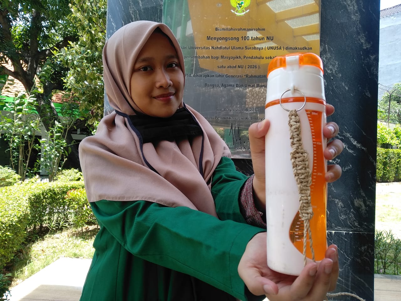 Peduli Zero Waste Olah Pelepah Pisang Untuk Gantungan Botol Suara Surabaya