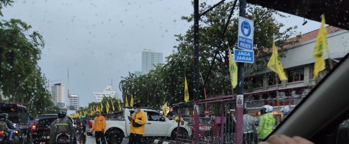 Kecelakaan Mobil di Raya Darmo