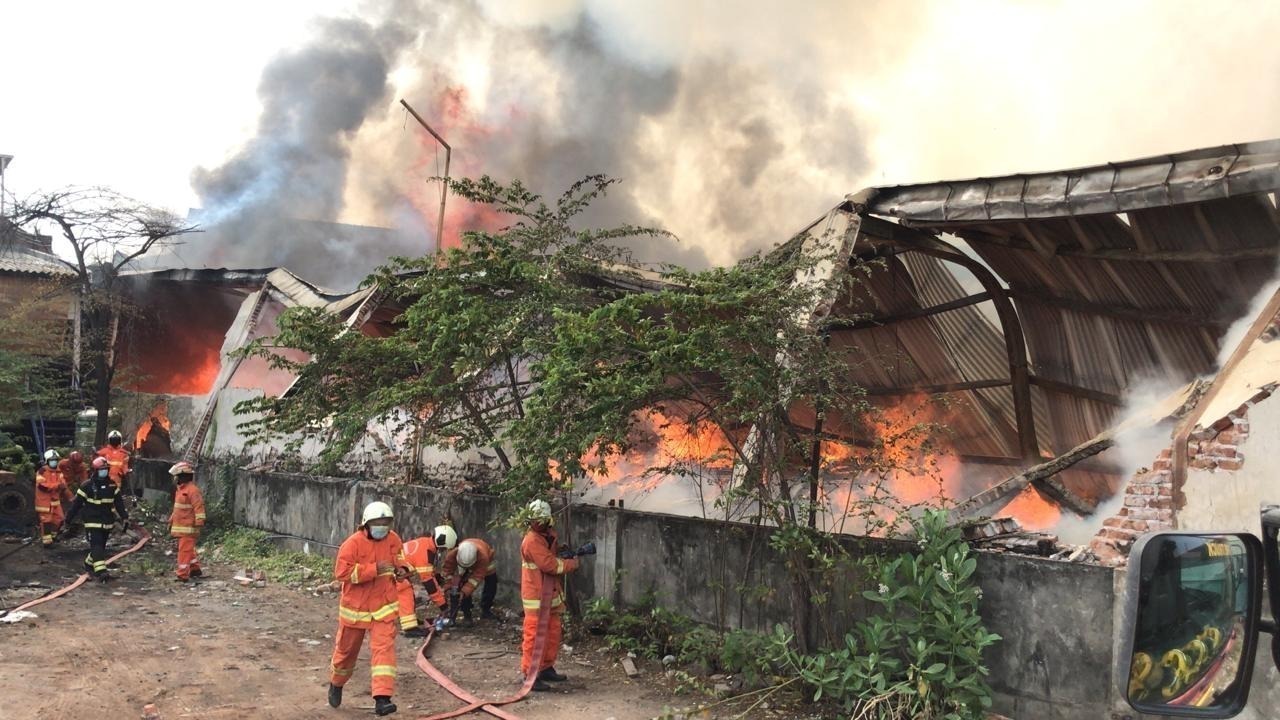 Kebakaran Gudang terjadi di Jalan Simorejo Sari B, Kota Surabaya pada Selasa (27/10/2020) sekira pukul 07.50 WIB.