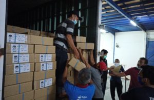 Bongkar Muat Surat Suara Pilkada Surabaya 2020