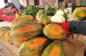 Aneka Sayur, Buah dan Makanan di 100mart Fresh Market