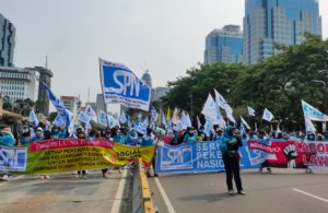 Buruh Minta Menaker Batalkan Aturan Penetapan Upah Minimum 2021