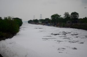 Sungai Kalitebu ‘Bersalju’ !