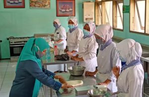 SMKN 8 Surabaya Uji Coba Pembelajaran Tatap Muka