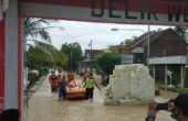 Banjir di Delik Sumber, Benjeng, Gresik, Minggu (13/12) pagi