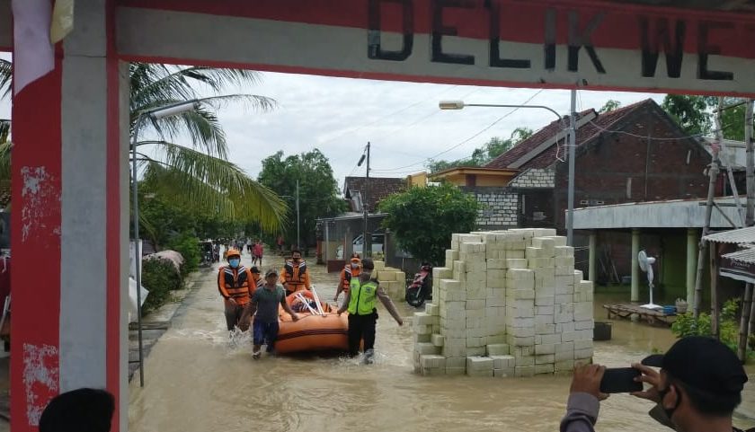 Banjir di Delik Sumber, Benjeng, Gresik, Minggu (13/12) pagi