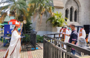 Bersiap Memimpin Misa Pontifikal di Katedral Jakarta