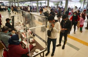 Hari Pertama Rapid Test Antigen di Stasiun Pasar Senen