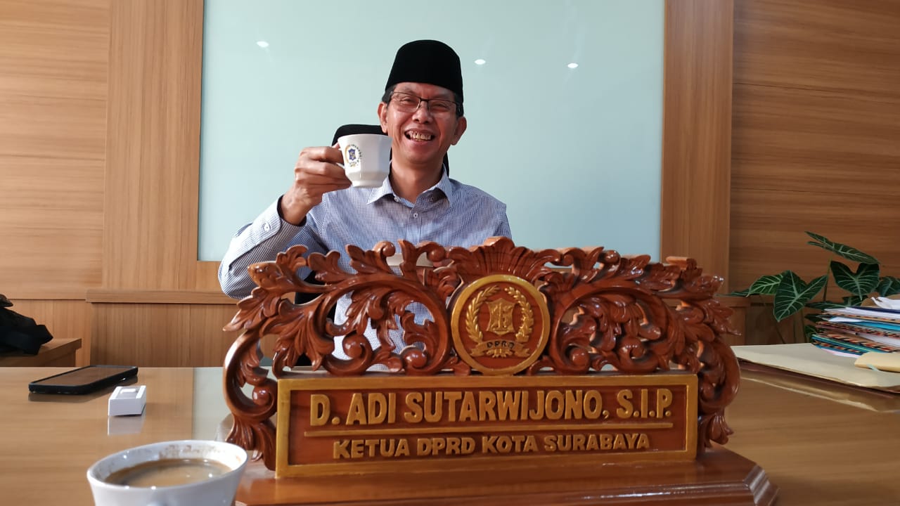 Adi-Sutarwijono-Ketua-DPRD-Surabaya