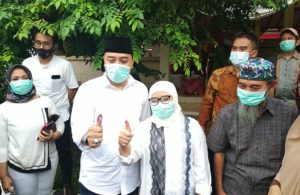 Eri Cahyadi Mencoblos di TPS 25 Ketintang Selatan