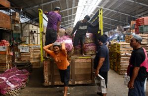 Ditengah Serbuan Buah Impor