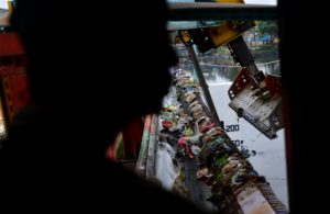 Agar Tak Makin Banyak Plastik di Lautan