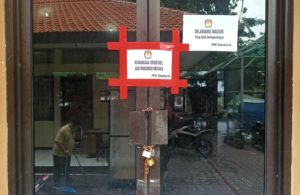 Menunggu Rekapitulasi Tingkat Kecamatan, Surat Suara Aman Tersimpan
