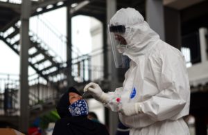 5.184 Pengawas TPS Surabaya Difasilitasi Swab PCR