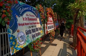 Banjir Rangkaian Bunga di Rumah Dinas Walikota
