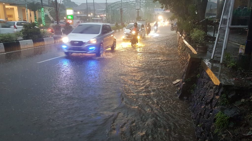 Banjir Setinggi 50 Sentimeter Rendam 260 Rumah di Kota Malang, Satu