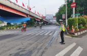 Pantauan arus lalu lintas di bawah Jembatan Layang Mayangkara arah A.Yani atau luar kota Surabaya, terpantau ramai lancar, Jumat (15/1) pagi