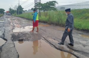 Jalan Berlubang di Sedati Sidoarjo