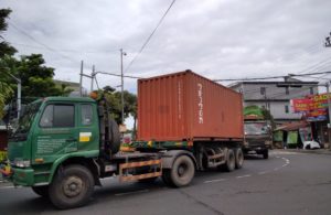 Truk-Truk Besar Masuk Kota