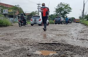Jalan Sedati Wedi Sidoarjo Mulai Diperbaiki