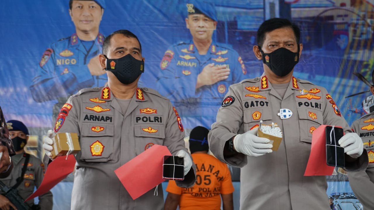 Transaksi Jual Beli 3.000 Bom Ikan di Situbondo Digagalkan suara surabaya