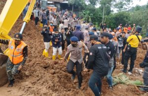 Pencarian Korban Tanah Longsor Nganjuk