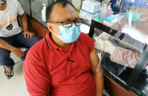 Vaksinasi Lansia dan Petugas Pelayanan Publik di Puskesmas Kebonsari