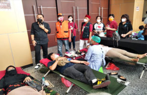 Walikota Surabaya Sapa Warga Donor Darah