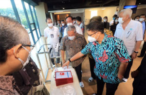 Menkes Mampir di Lokasi Vaksin Hotel Novotel