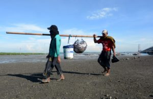 Aktifitas Normal Nelayan Suramadu Pasca Fenomena Waterspout