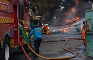 Gudang Palet Plastik Terbakar, Satu Rumah Ikut Tersambar