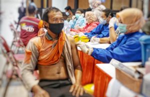 Satgas DKRTH dan Dinas Cipta Karya Menerima Vaksin Covid-19