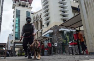 Polisi Sterilisasi Gereja Jelang Paskah