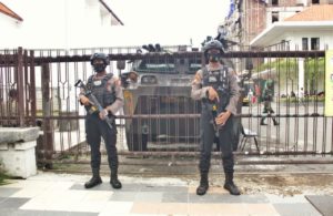 Pengamanan Jumat Agung di Gereja Katedral Surabaya