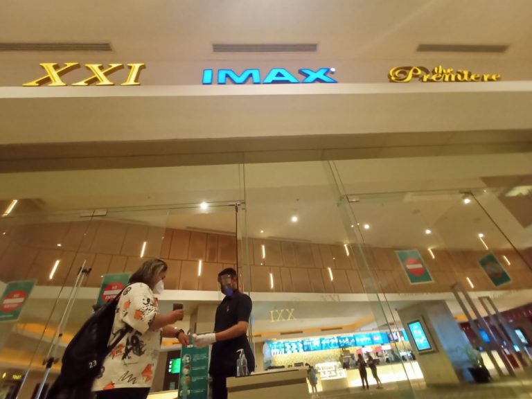 Hari Pertama Dibuka Kembali, Bioskop Surabaya Disambut