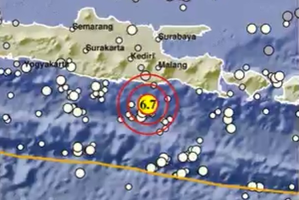 BMKG: Gempa 6,7 SR di Malang Termasuk Gempa Dangkal - Suara Surabaya