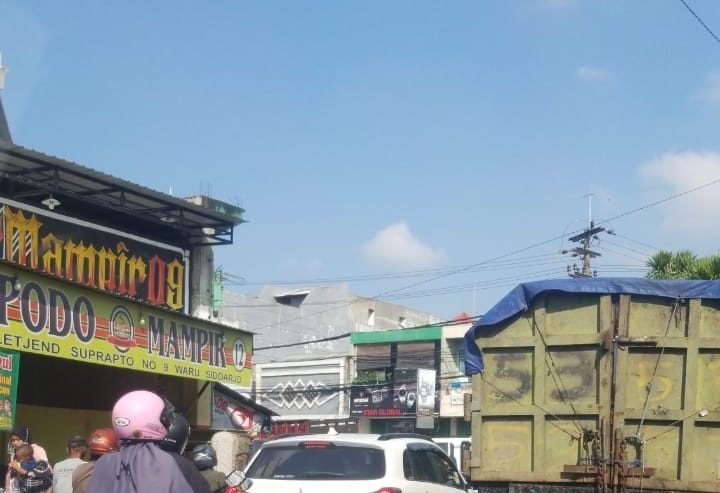 Kemacetan di sekitar Pasar Wadungasri, Selasa (11/5) pagi