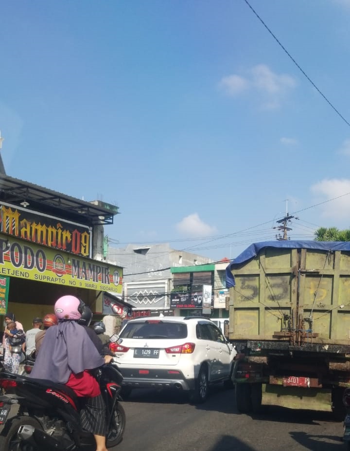 Kemacetan di sekitar Pasar Wadungasri, Selasa (11/5) pagi