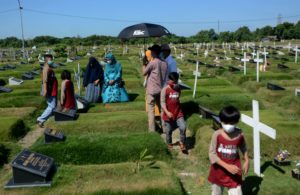 Ziarah Makam Keputih di Hari Kedua Lebaran