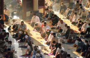 Salat Id dengan Prokes di Masjid Al Akbar