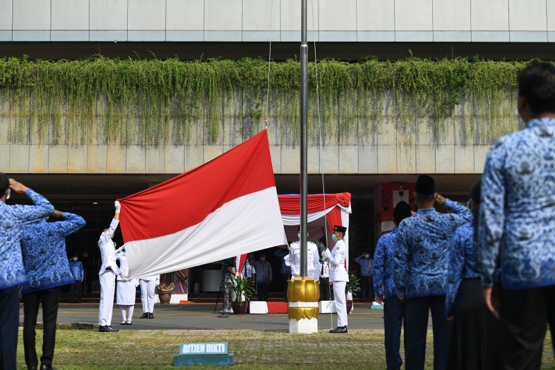 upacara-hari-pahlawan-di-kemendikbud