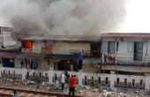 Kebakaran di Tanjungsari Jaya gg 5. Bangunan lantai dua rumah kos, terbakar. Kejadian Sabtu (12/6) siang.