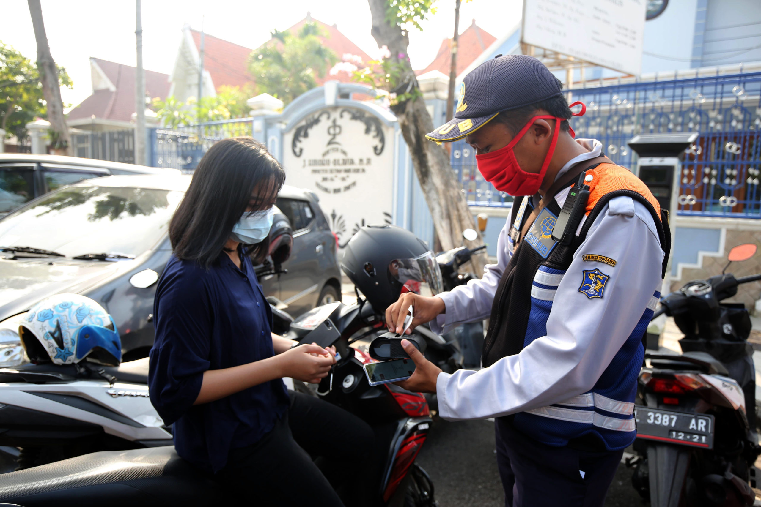 simulasi-pembayaran-parkir-dengan-QRIS