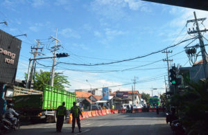 Masuk Surabaya Lewat Karangpilang, Disekat