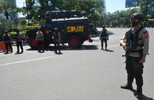 Baracuda dan Water Cannon Brimob Diturunkan di Penyekatan