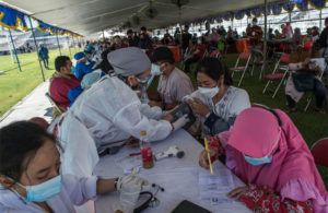 Vaksinasi di Lapangan Tambaksari
